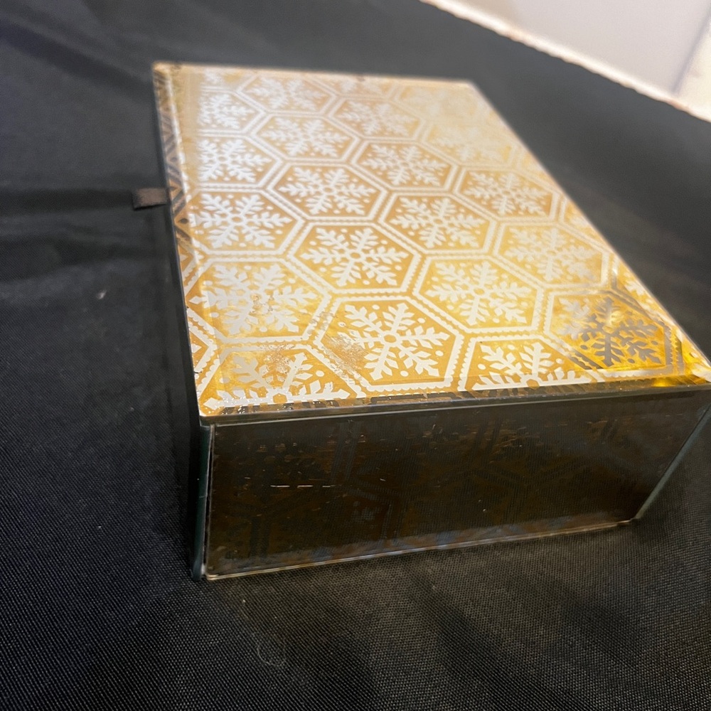 Nicole Miller Gold Snowflake Patterned Box